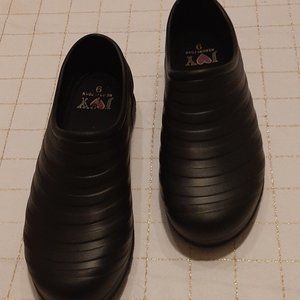 Joy memory foam women's , slip resistant black mule clogs, size 9M